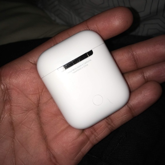 Apple AirPods - Picture 3 of 3